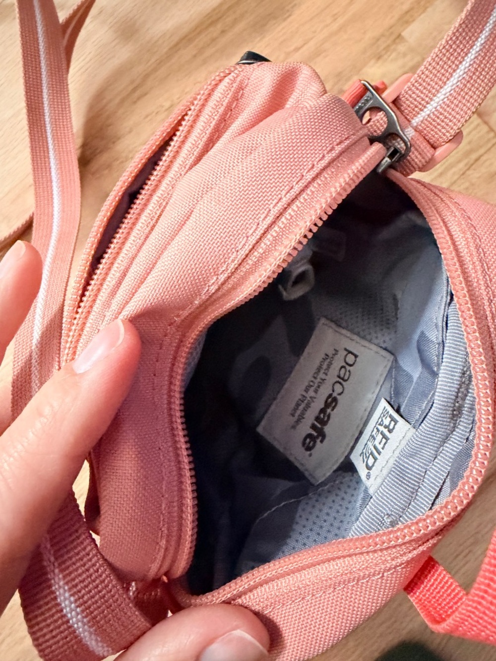 Pacsafe Unisex Pacsafe Go Anti Theft Crossbody - Picture 3 of 5